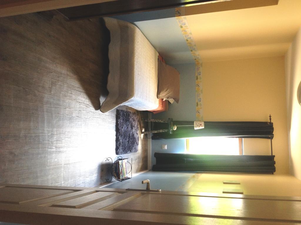 La Petite Madeleine Hotel Castillon-la-Bataille Room photo
